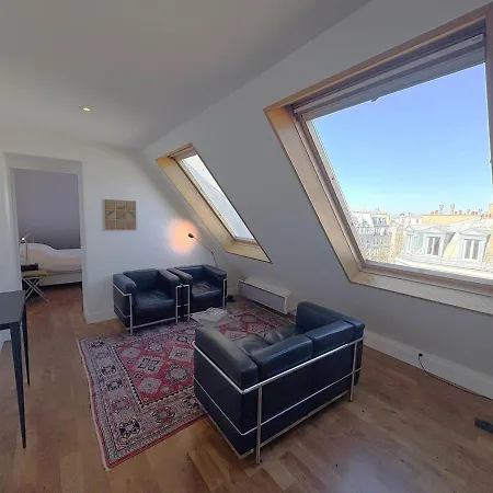 Topfloor Between Le Marais & Montorgueil * パリ