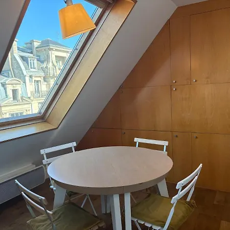 Topfloor Between Le Marais & Montorgueil * パリ