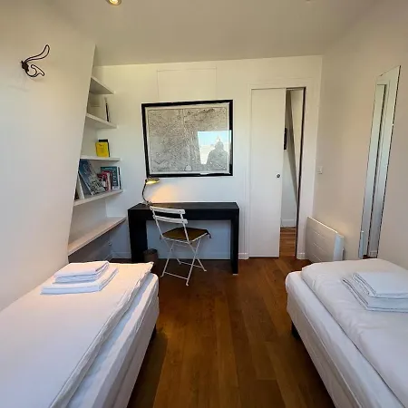 Topfloor Between Le Marais & Montorgueil * パリ